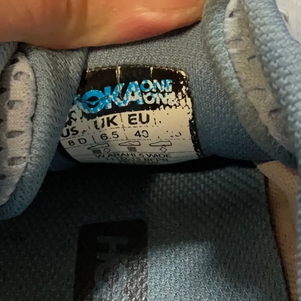 HOKA Arahi 5  Size 8 Wide